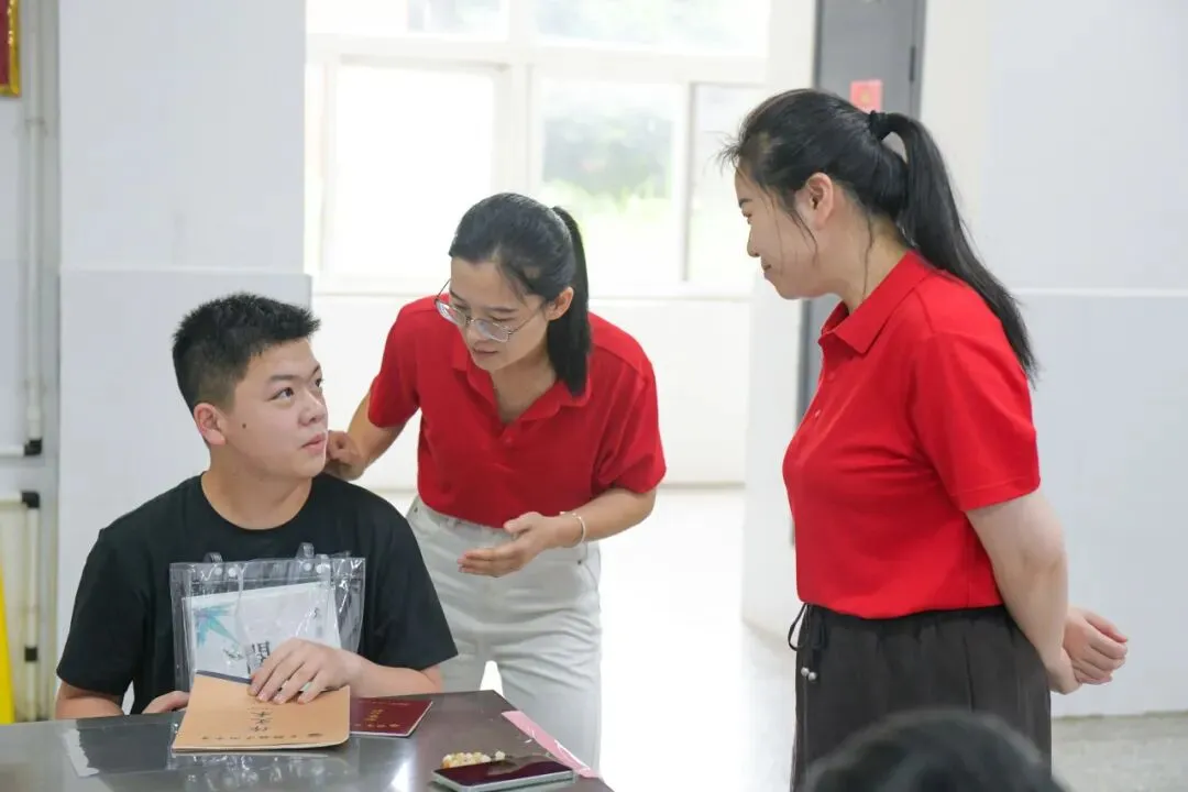 中考首日 | 三年砺剑,乘风逐梦-第22张图片-四季读书网