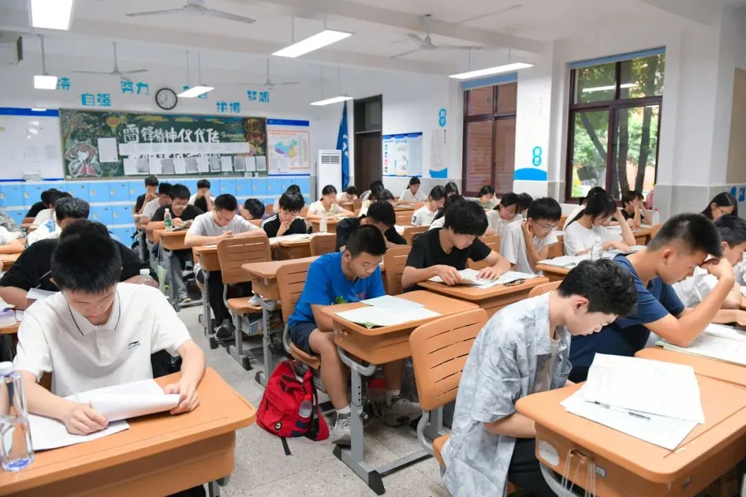 中考首日 | 三年砺剑,乘风逐梦-第24张图片-四季读书网