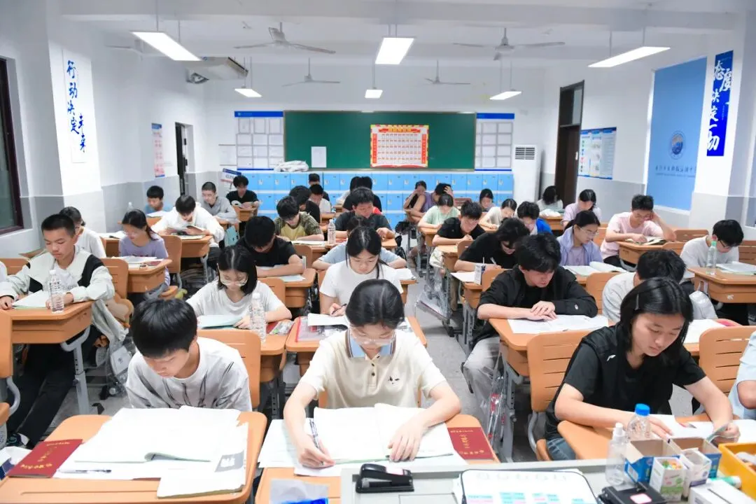 中考首日 | 三年砺剑,乘风逐梦-第25张图片-四季读书网