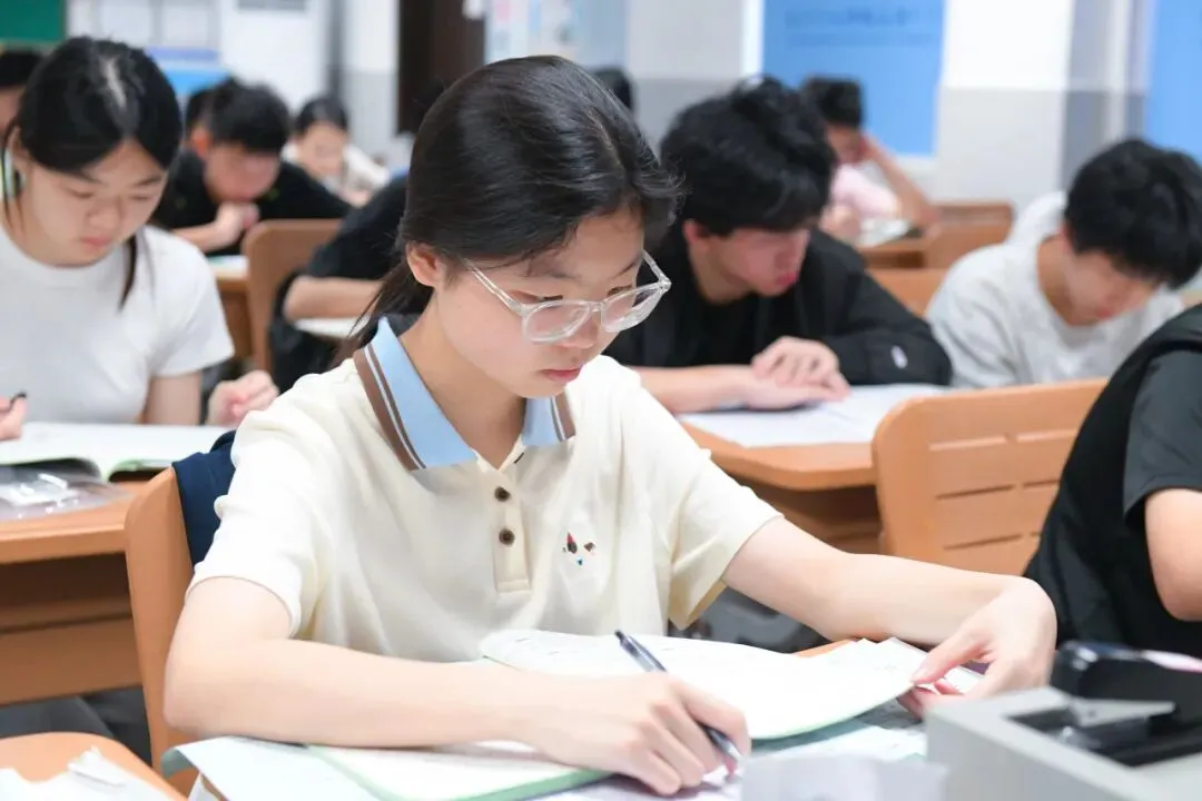 中考首日 | 三年砺剑,乘风逐梦-第26张图片-四季读书网