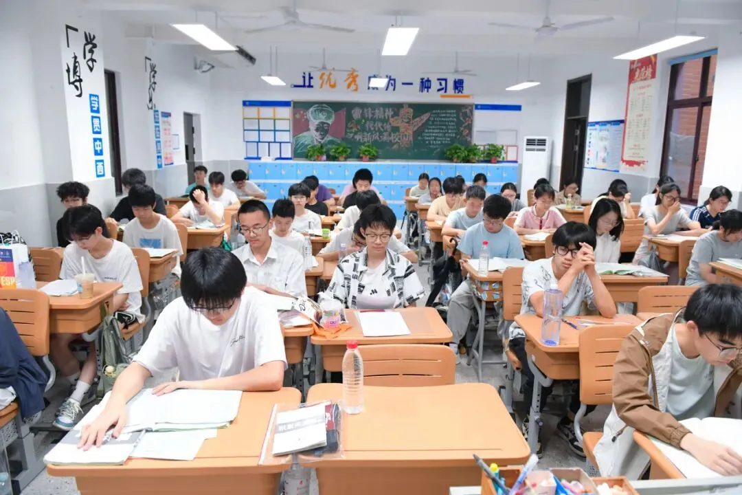 中考首日 | 三年砺剑,乘风逐梦-第27张图片-四季读书网