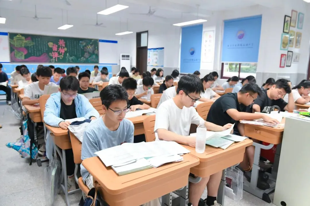 中考首日 | 三年砺剑,乘风逐梦-第30张图片-四季读书网