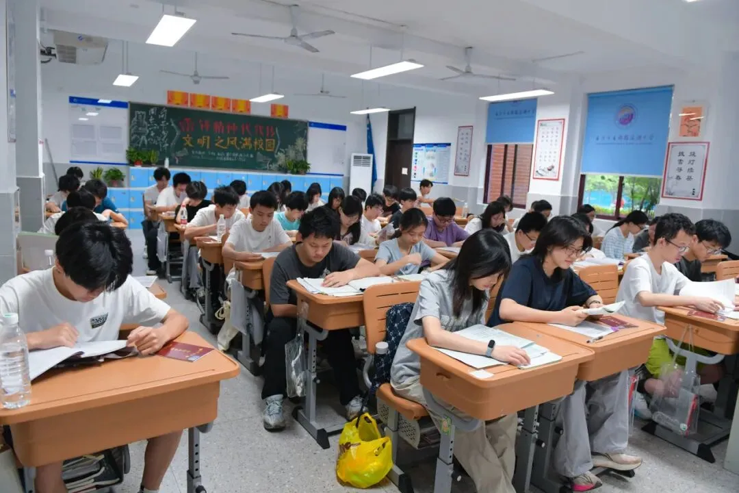 中考首日 | 三年砺剑,乘风逐梦-第33张图片-四季读书网