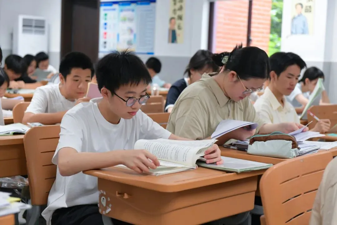 中考首日 | 三年砺剑,乘风逐梦-第35张图片-四季读书网