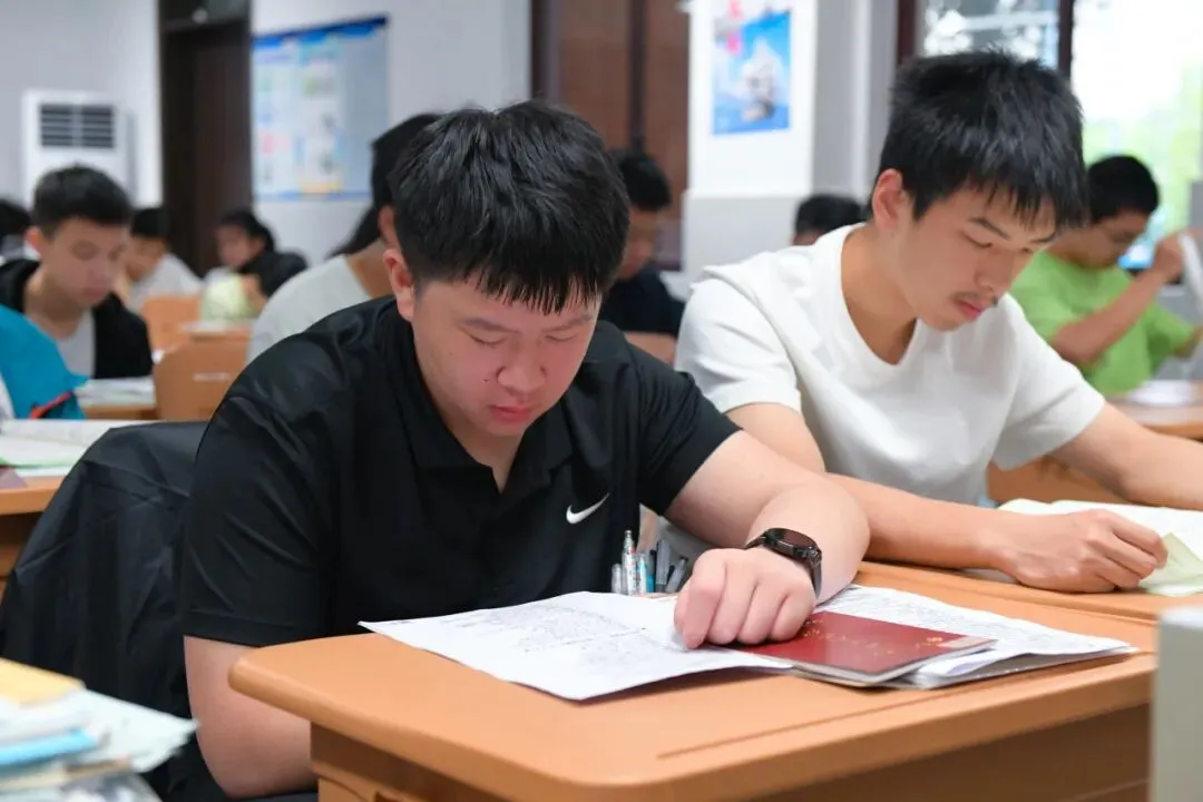 中考首日 | 三年砺剑,乘风逐梦-第36张图片-四季读书网