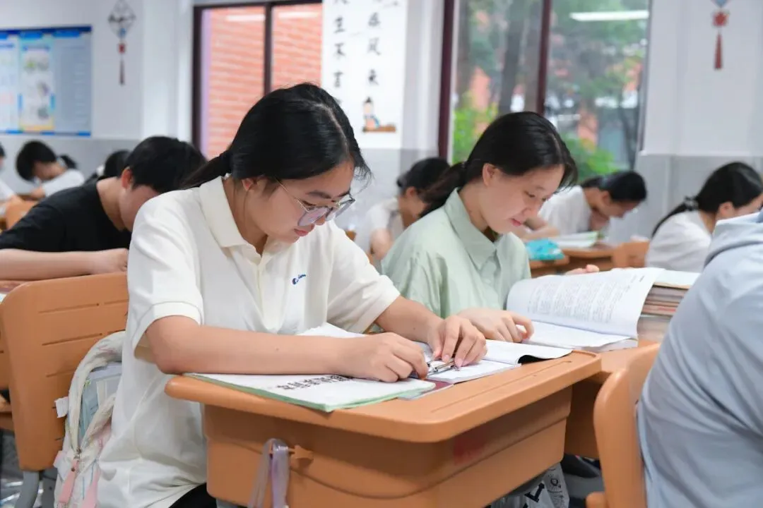 中考首日 | 三年砺剑,乘风逐梦-第39张图片-四季读书网
