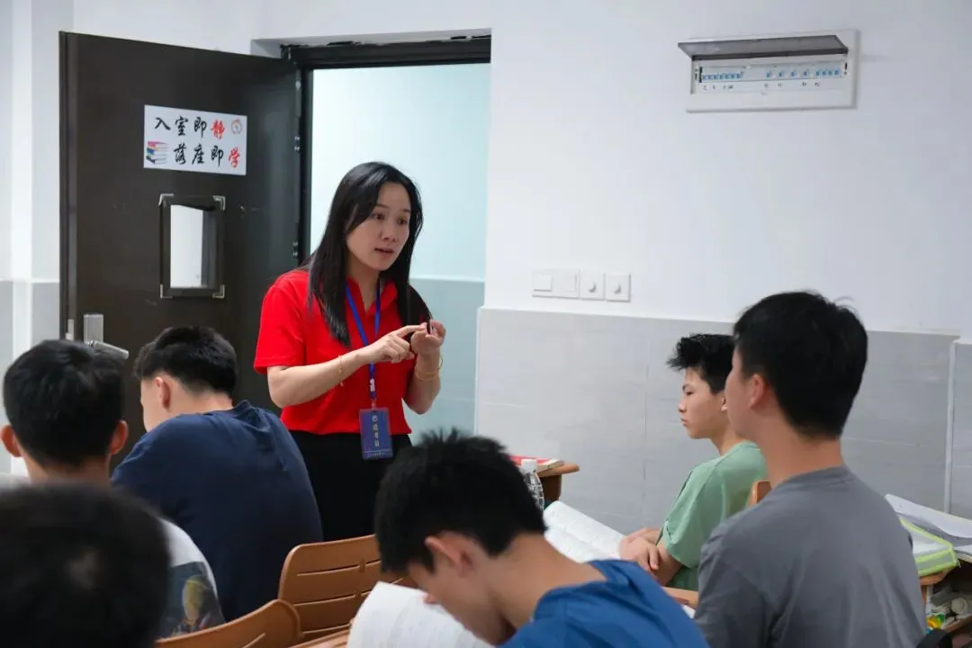 中考首日 | 三年砺剑,乘风逐梦-第40张图片-四季读书网