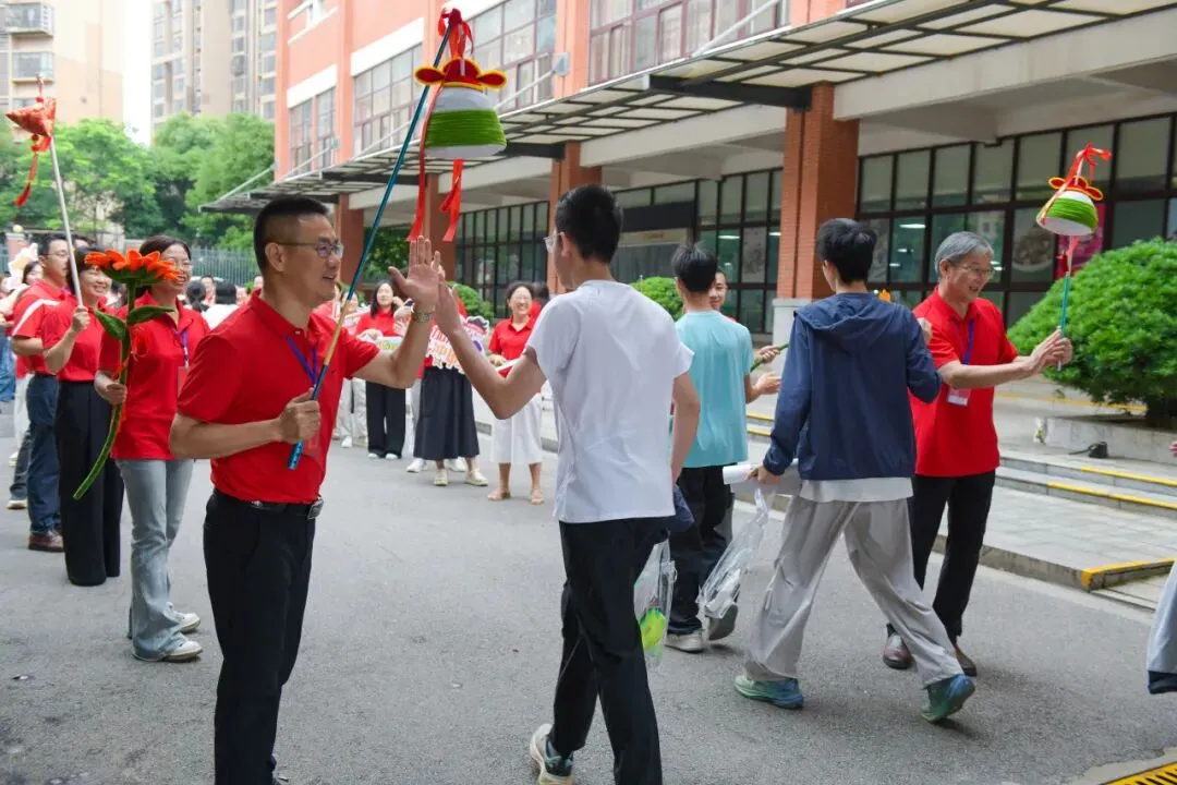 中考首日 | 三年砺剑,乘风逐梦-第42张图片-四季读书网