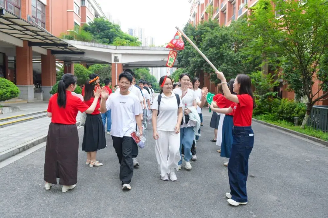 中考首日 | 三年砺剑,乘风逐梦-第44张图片-四季读书网