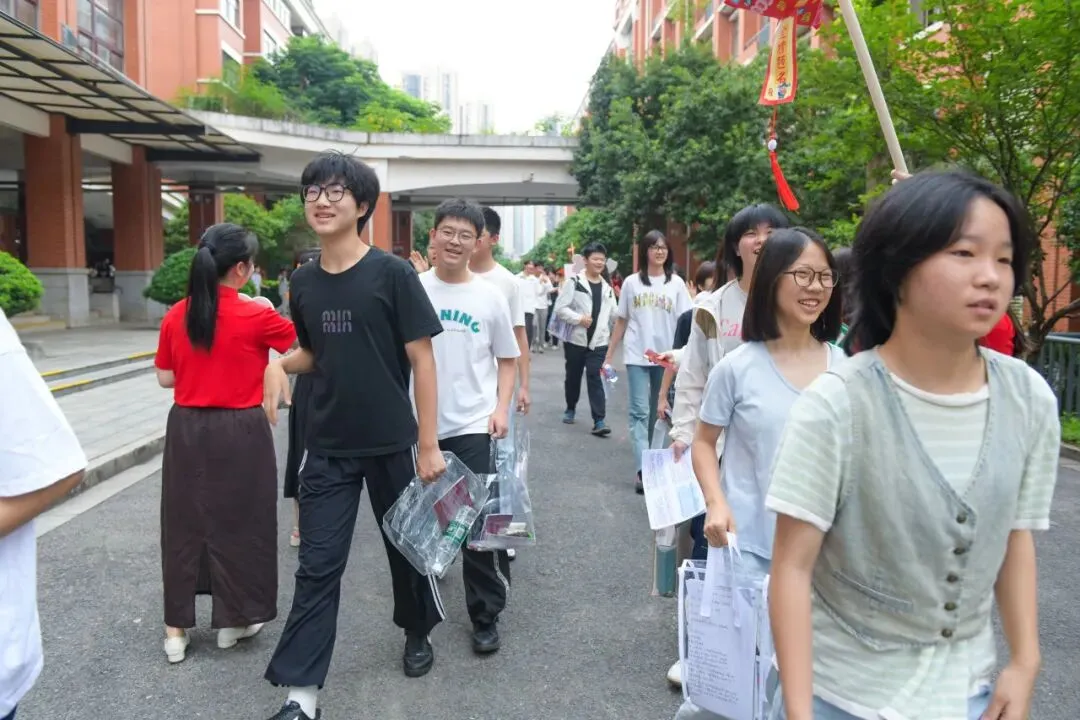中考首日 | 三年砺剑,乘风逐梦-第45张图片-四季读书网