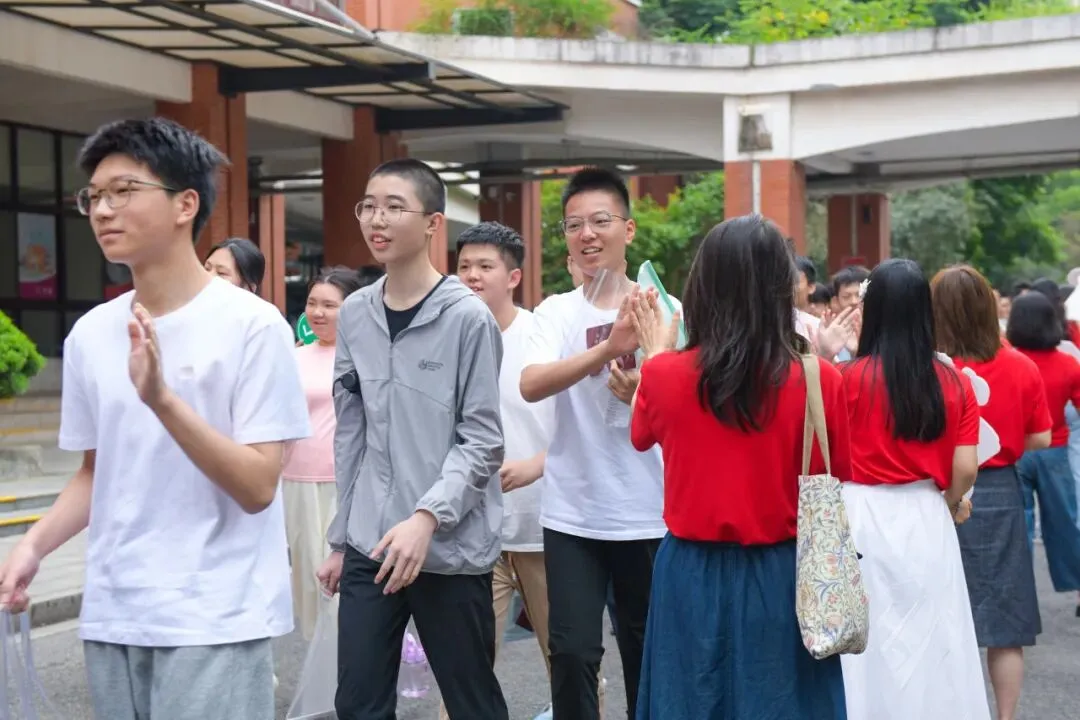 中考首日 | 三年砺剑,乘风逐梦-第46张图片-四季读书网