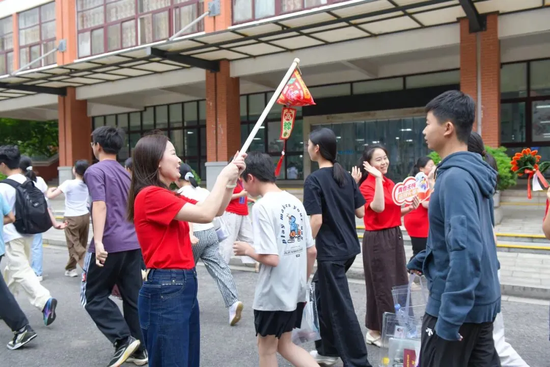中考首日 | 三年砺剑,乘风逐梦-第48张图片-四季读书网
