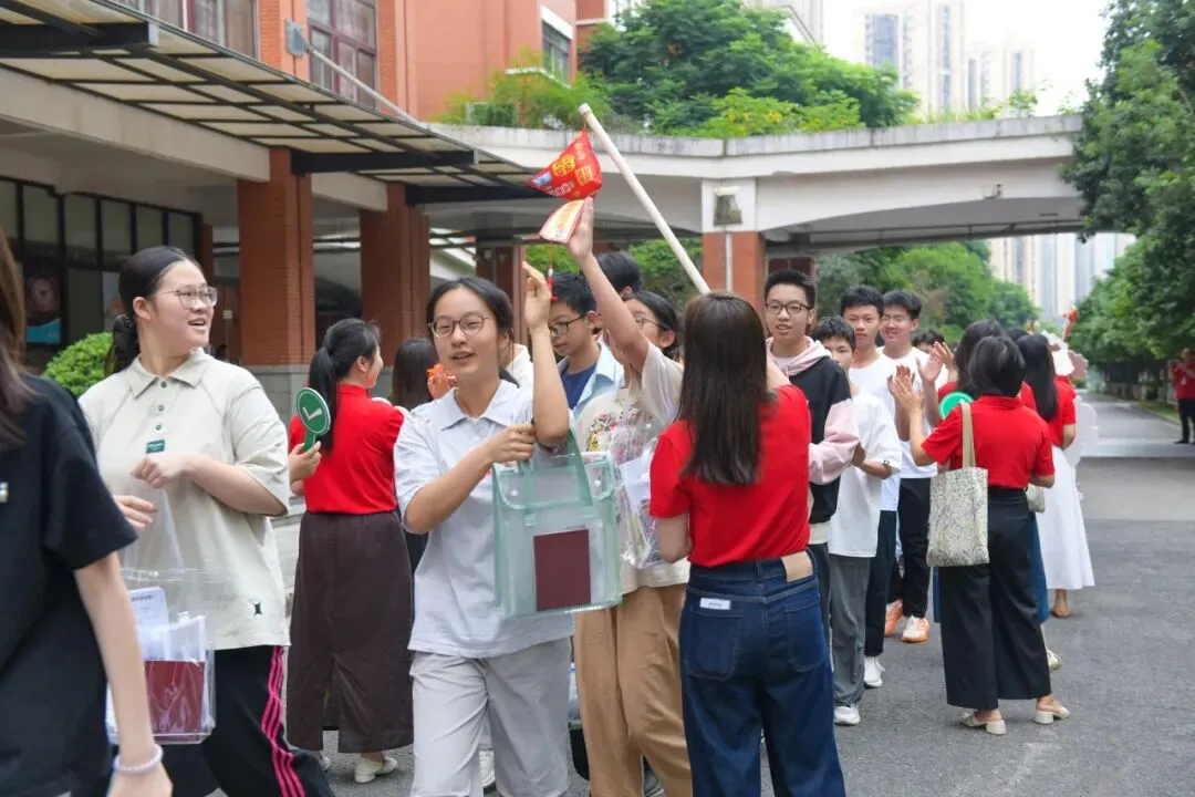 中考首日 | 三年砺剑,乘风逐梦-第49张图片-四季读书网