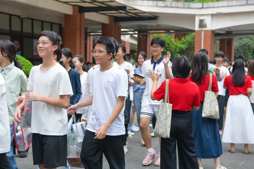 中考首日 | 三年砺剑,乘风逐梦-第50张图片-四季读书网