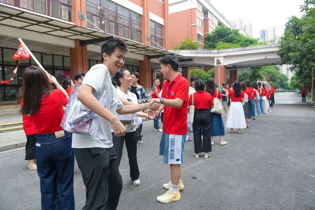 中考首日 | 三年砺剑,乘风逐梦-第51张图片-四季读书网