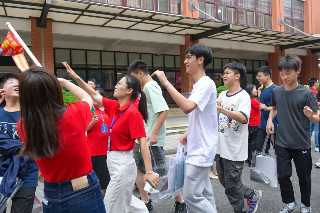 中考首日 | 三年砺剑,乘风逐梦-第52张图片-四季读书网