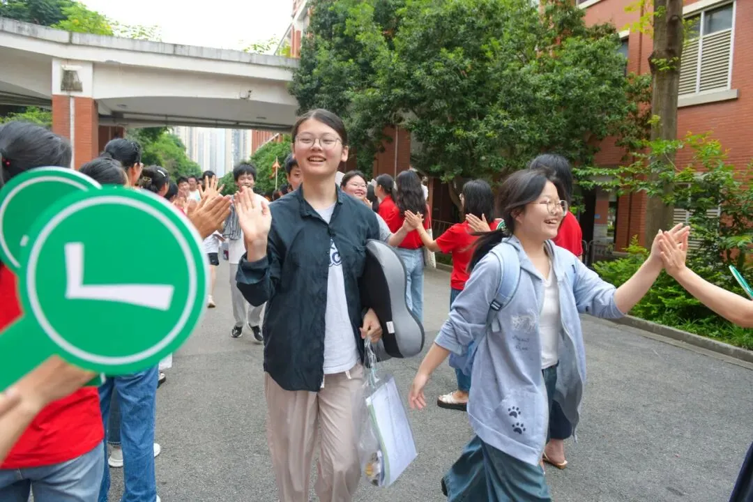 中考首日 | 三年砺剑,乘风逐梦-第54张图片-四季读书网