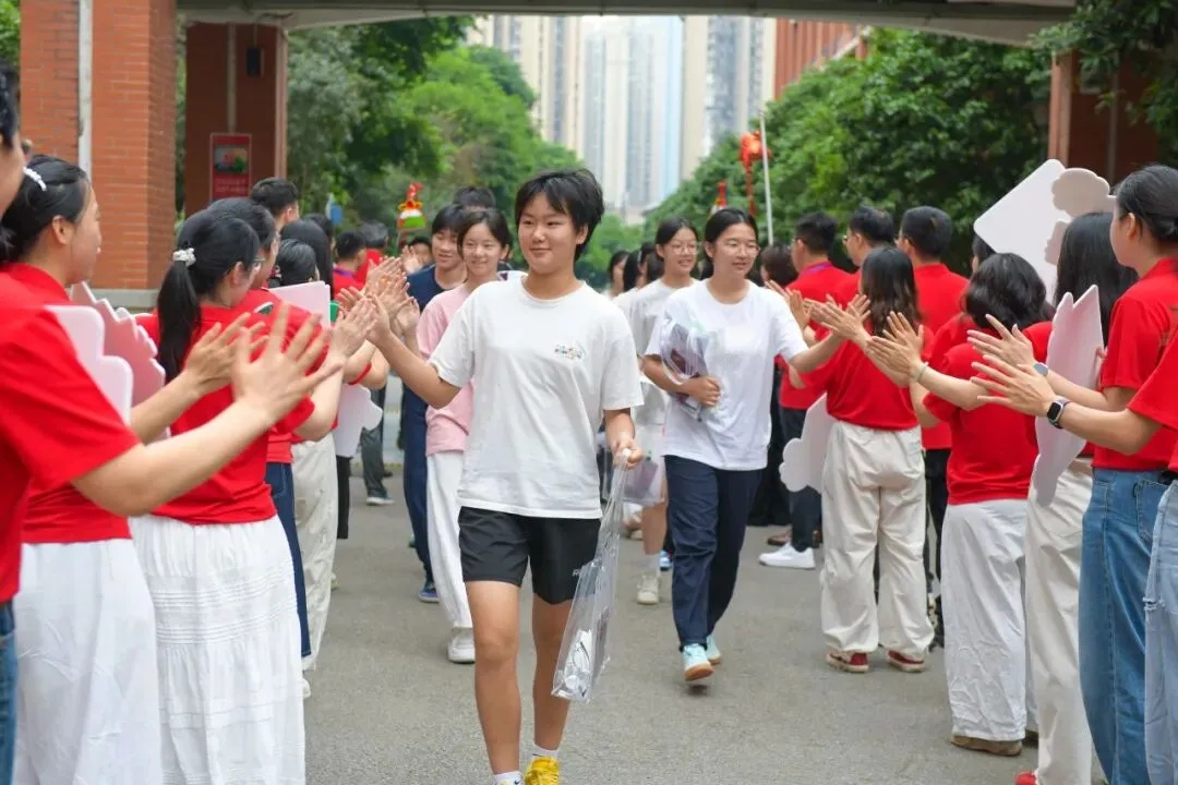 中考首日 | 三年砺剑,乘风逐梦-第57张图片-四季读书网