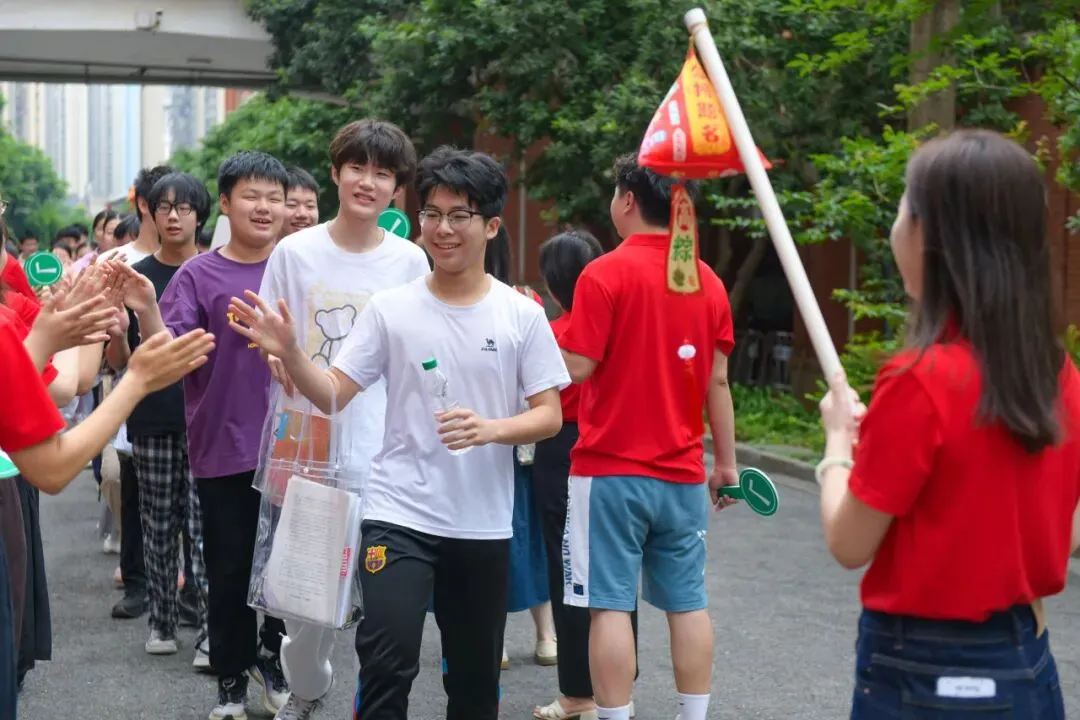 中考首日 | 三年砺剑,乘风逐梦-第60张图片-四季读书网