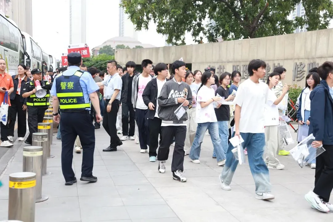 刚刚,2026徐州市中考作文题公布!-第9张图片-四季读书网 刚刚,2026徐州市中考作文题公布!-第9张图片-四季读书网