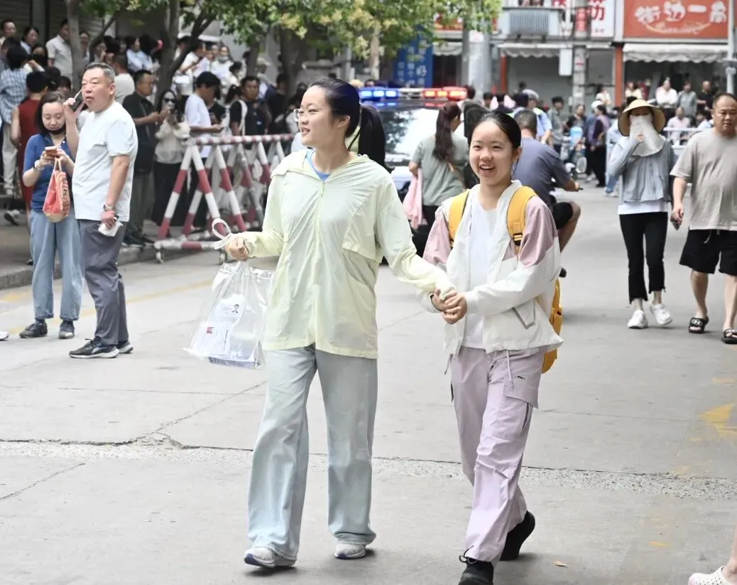 刚刚,2026徐州市中考作文题公布!-第10张图片-四季读书网 刚刚,2026徐州市中考作文题公布!-第10张图片-四季读书网