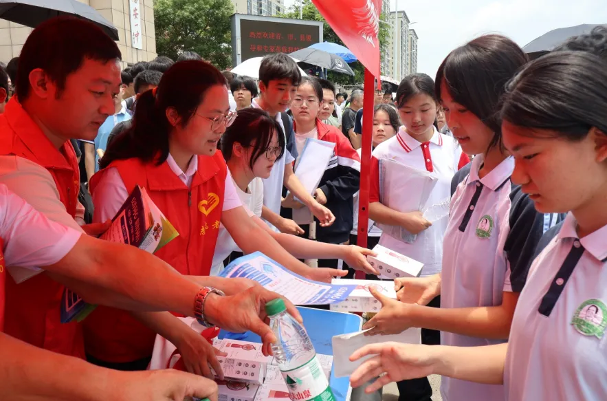 德安县司法局:法治护航中考 守护少年向阳而行-第4张图片-四季读书网 德安县司法局:法治护航中考 守护少年向阳而行-第4张图片-四季读书网