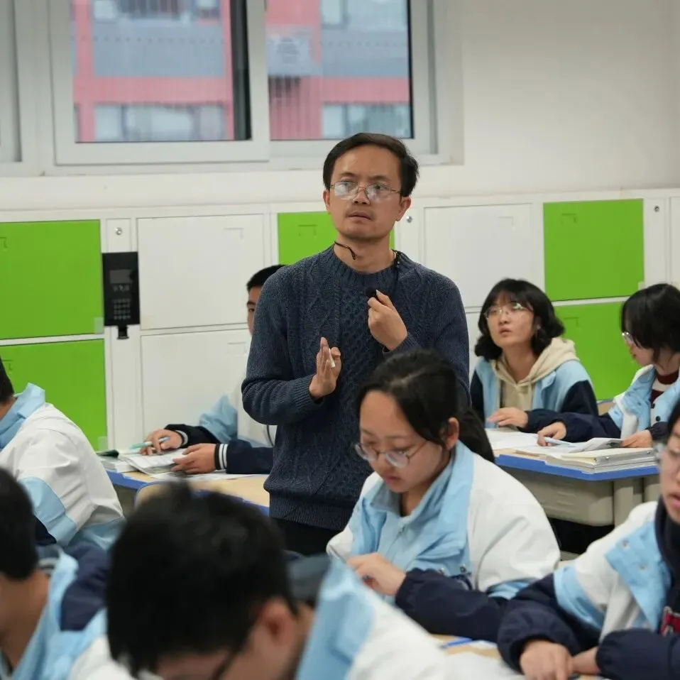 2024-2026年成都中考语文试卷对比分析报告-第11张图片-四季读书网 2024-2026年成都中考语文试卷对比分析报告-第11张图片-四季读书网