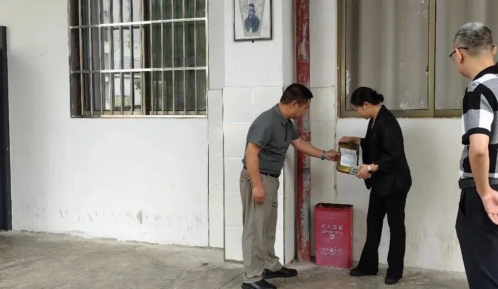 【精准调研 决胜中考】——县领导莅临我校调研指导中考备考工作-第5张图片-四季读书网