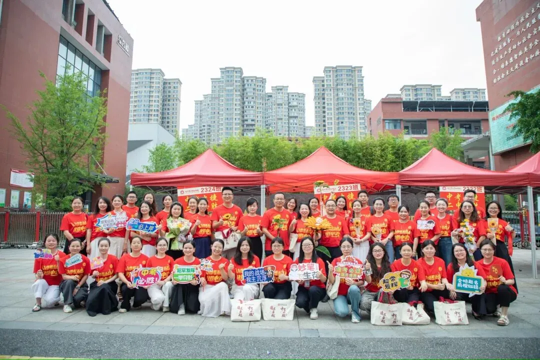 中考首日丨二中少年携梦远航,温情守护全程在线!-第2张图片-四季读书网