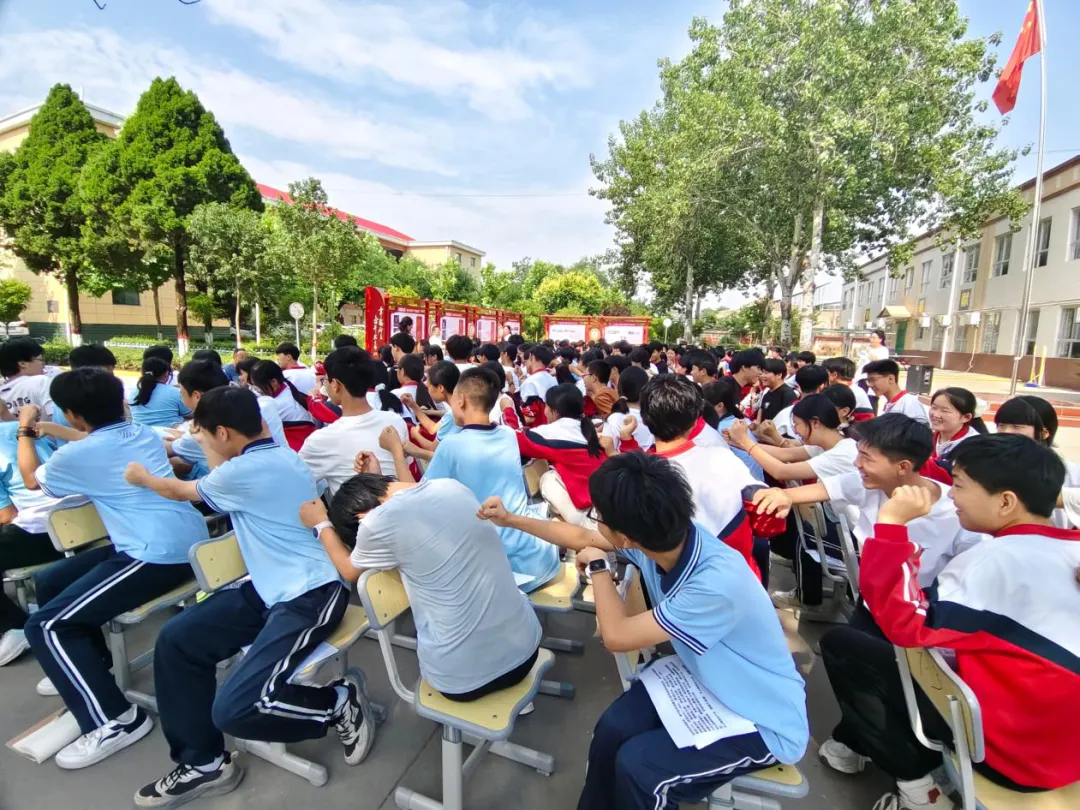 为心赋能 赢在中考|共青团陕西省委2026年“青春灯塔”公益巡讲走进大荔县韦林镇初级中学-第7张图片-四季读书网
