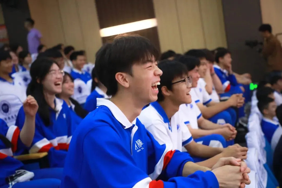 以蜕变感铜雅之恩 以成长赴中考之约丨记我校2026届学生中考动员大会-第20张图片-四季读书网 以蜕变感铜雅之恩 以成长赴中考之约丨记我校2026届学生中考动员大会-第20张图片-四季读书网