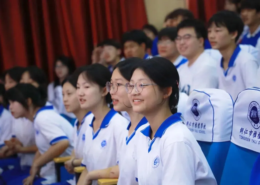 以蜕变感铜雅之恩 以成长赴中考之约丨记我校2026届学生中考动员大会-第21张图片-四季读书网 以蜕变感铜雅之恩 以成长赴中考之约丨记我校2026届学生中考动员大会-第21张图片-四季读书网