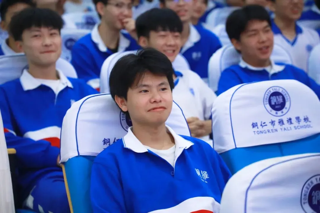 以蜕变感铜雅之恩 以成长赴中考之约丨记我校2026届学生中考动员大会-第22张图片-四季读书网 以蜕变感铜雅之恩 以成长赴中考之约丨记我校2026届学生中考动员大会-第22张图片-四季读书网