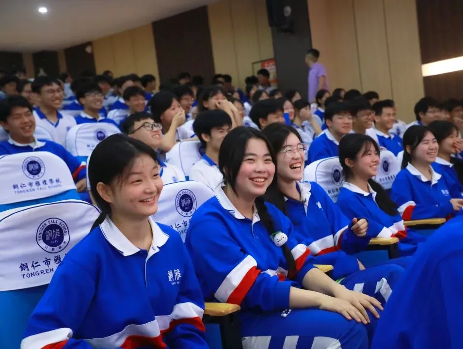 以蜕变感铜雅之恩 以成长赴中考之约丨记我校2026届学生中考动员大会-第24张图片-四季读书网 以蜕变感铜雅之恩 以成长赴中考之约丨记我校2026届学生中考动员大会-第24张图片-四季读书网