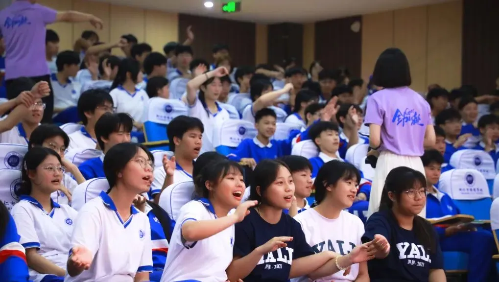 以蜕变感铜雅之恩 以成长赴中考之约丨记我校2026届学生中考动员大会-第26张图片-四季读书网 以蜕变感铜雅之恩 以成长赴中考之约丨记我校2026届学生中考动员大会-第26张图片-四季读书网