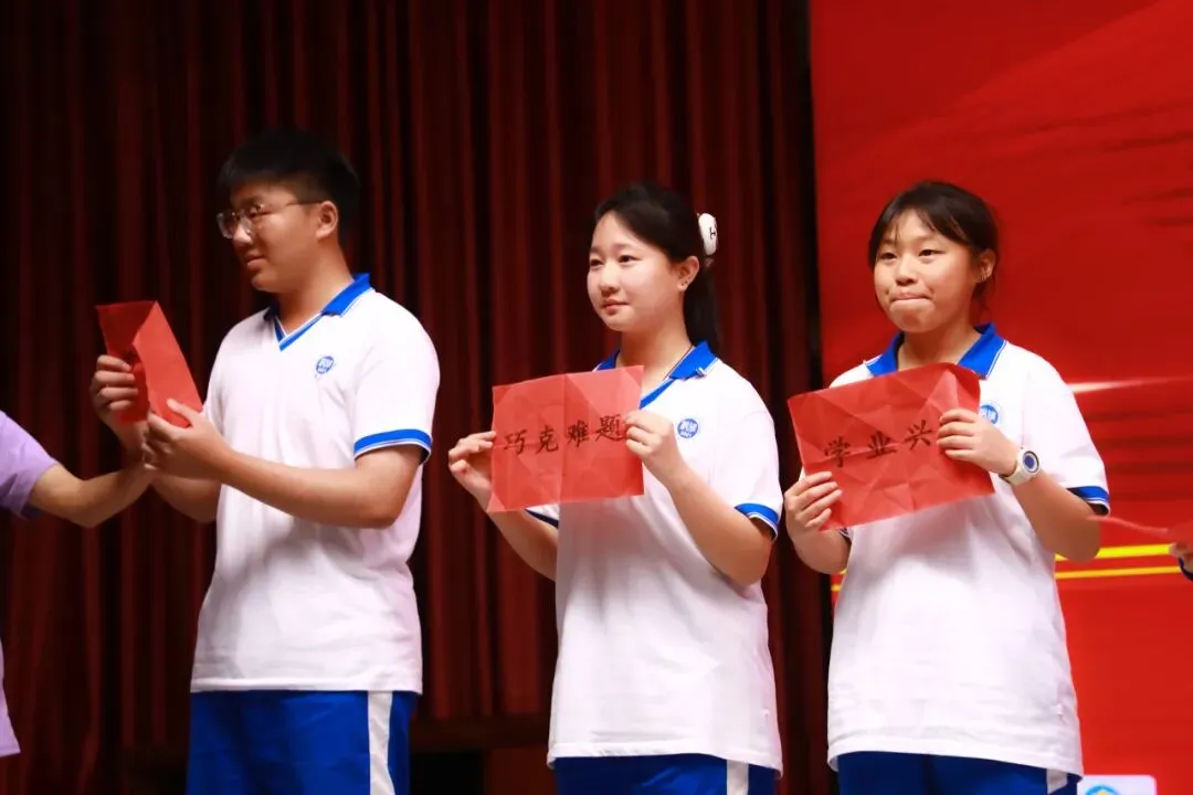 以蜕变感铜雅之恩 以成长赴中考之约丨记我校2026届学生中考动员大会-第38张图片-四季读书网 以蜕变感铜雅之恩 以成长赴中考之约丨记我校2026届学生中考动员大会-第38张图片-四季读书网