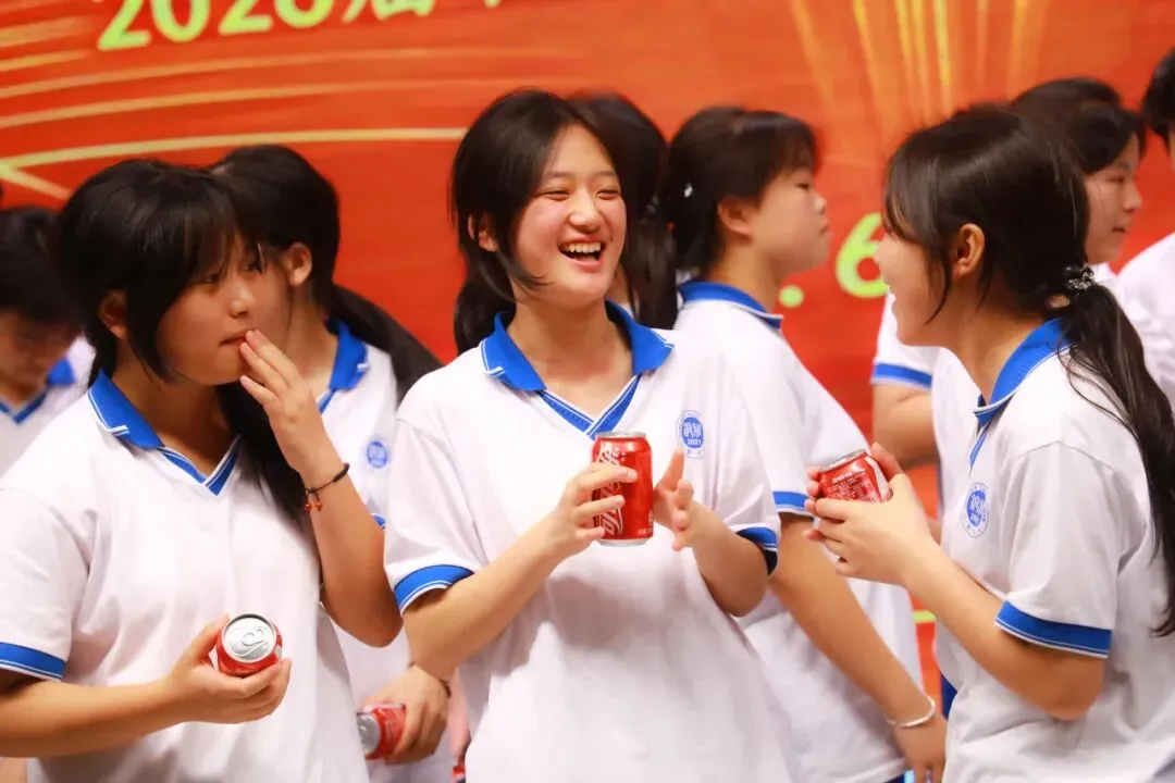 以蜕变感铜雅之恩 以成长赴中考之约丨记我校2026届学生中考动员大会-第44张图片-四季读书网 以蜕变感铜雅之恩 以成长赴中考之约丨记我校2026届学生中考动员大会-第44张图片-四季读书网