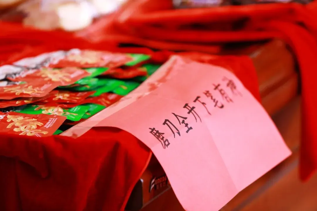 以蜕变感铜雅之恩 以成长赴中考之约丨记我校2026届学生中考动员大会-第50张图片-四季读书网 以蜕变感铜雅之恩 以成长赴中考之约丨记我校2026届学生中考动员大会-第50张图片-四季读书网