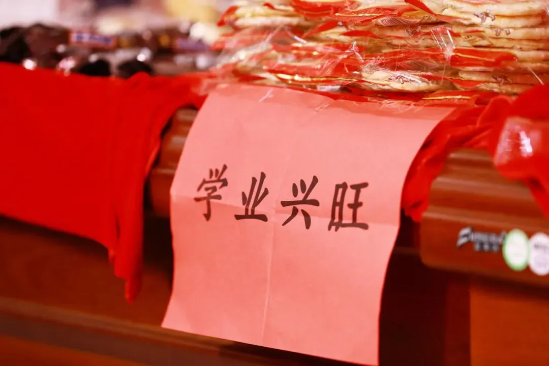 以蜕变感铜雅之恩 以成长赴中考之约丨记我校2026届学生中考动员大会-第51张图片-四季读书网 以蜕变感铜雅之恩 以成长赴中考之约丨记我校2026届学生中考动员大会-第51张图片-四季读书网
