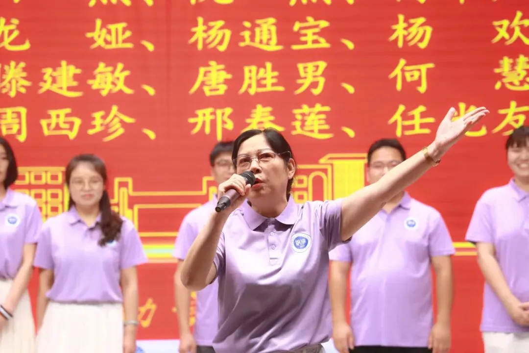 以蜕变感铜雅之恩 以成长赴中考之约丨记我校2026届学生中考动员大会-第75张图片-四季读书网 以蜕变感铜雅之恩 以成长赴中考之约丨记我校2026届学生中考动员大会-第75张图片-四季读书网