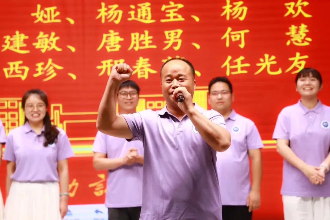 以蜕变感铜雅之恩 以成长赴中考之约丨记我校2026届学生中考动员大会-第78张图片-四季读书网 以蜕变感铜雅之恩 以成长赴中考之约丨记我校2026届学生中考动员大会-第78张图片-四季读书网