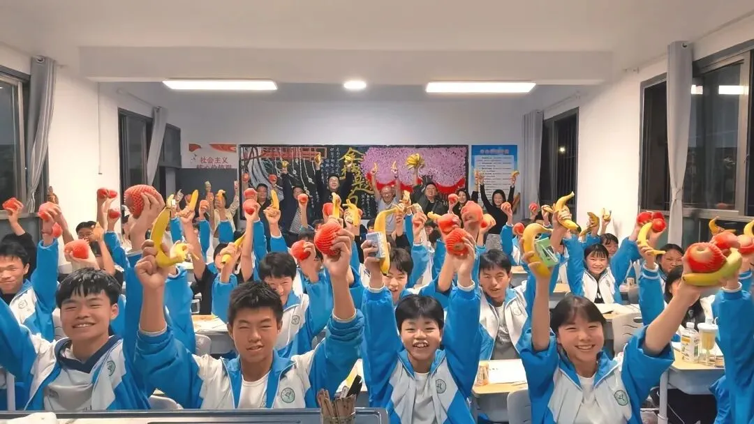 夜色携暖意 逐梦赴中考-第12张图片-四季读书网 夜色携暖意 逐梦赴中考-第12张图片-四季读书网