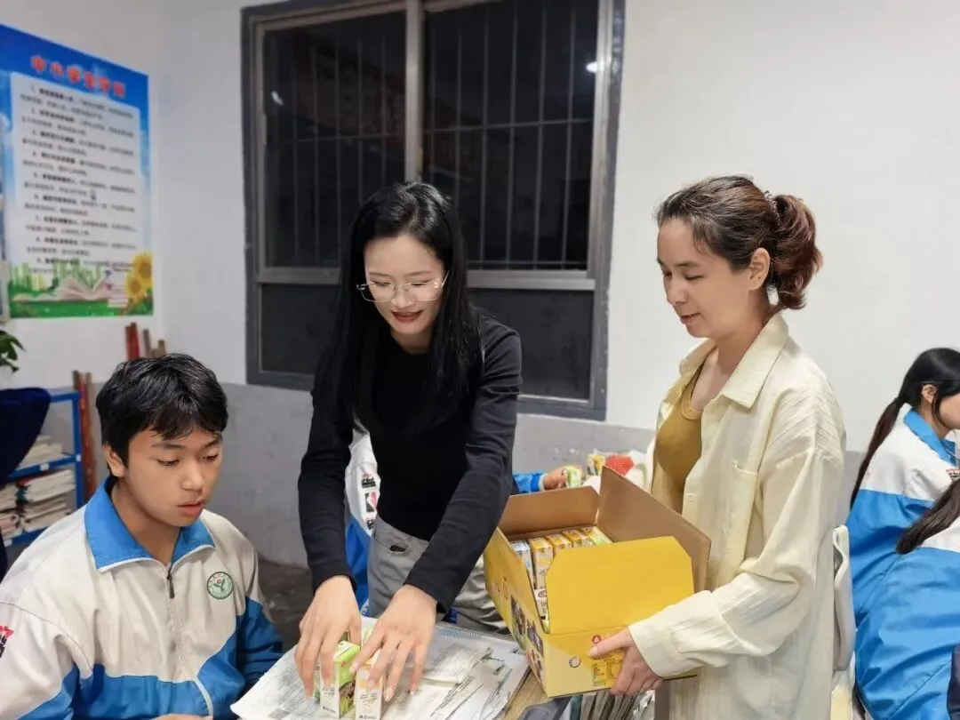 夜色携暖意 逐梦赴中考-第17张图片-四季读书网 夜色携暖意 逐梦赴中考-第17张图片-四季读书网