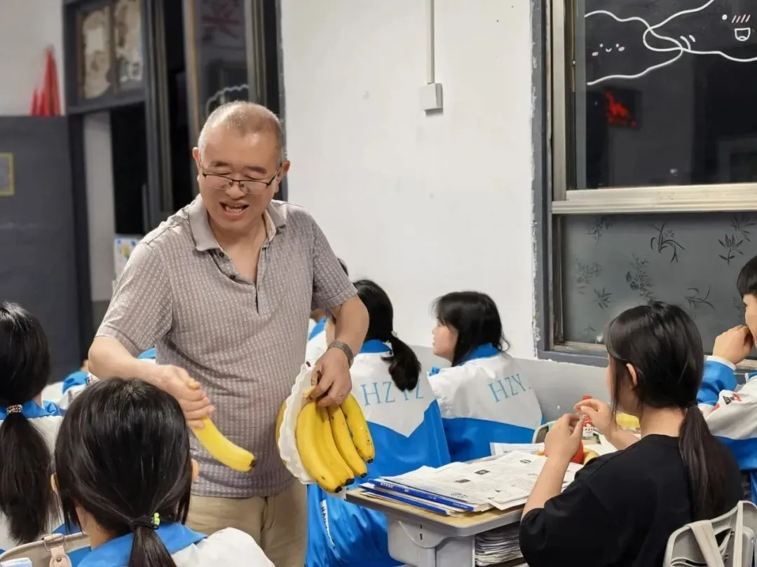 夜色携暖意 逐梦赴中考-第19张图片-四季读书网 夜色携暖意 逐梦赴中考-第19张图片-四季读书网