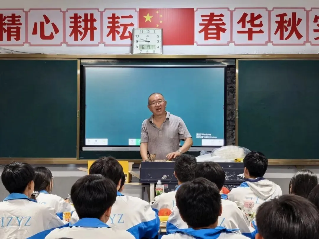 夜色携暖意 逐梦赴中考-第22张图片-四季读书网 夜色携暖意 逐梦赴中考-第22张图片-四季读书网