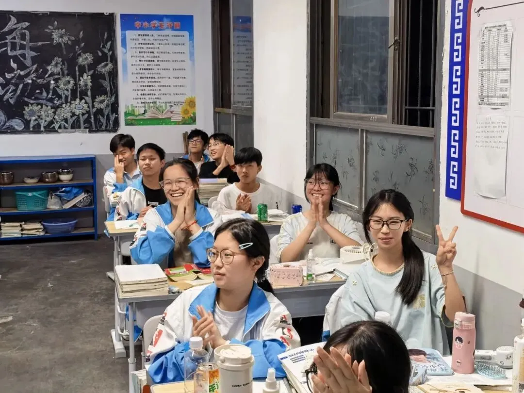 夜色携暖意 逐梦赴中考-第24张图片-四季读书网 夜色携暖意 逐梦赴中考-第24张图片-四季读书网