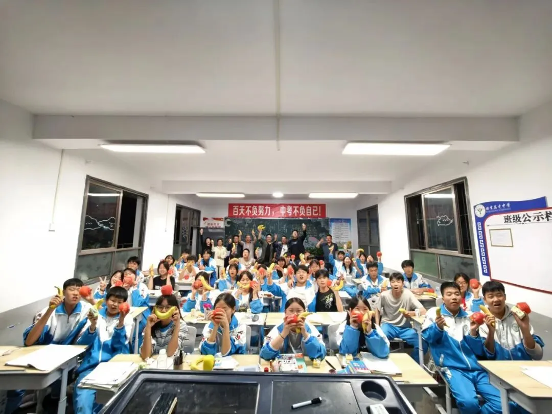 夜色携暖意 逐梦赴中考-第25张图片-四季读书网 夜色携暖意 逐梦赴中考-第25张图片-四季读书网