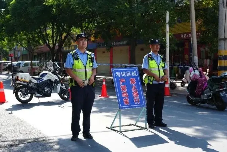 中考结束,“护考团”交出平安答卷-第2张图片-四季读书网 中考结束,“护考团”交出平安答卷-第2张图片-四季读书网