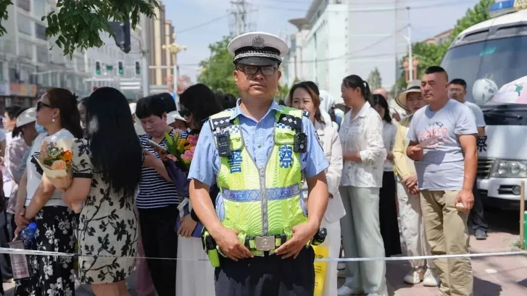 中考结束,“护考团”交出平安答卷-第13张图片-四季读书网 中考结束,“护考团”交出平安答卷-第13张图片-四季读书网
