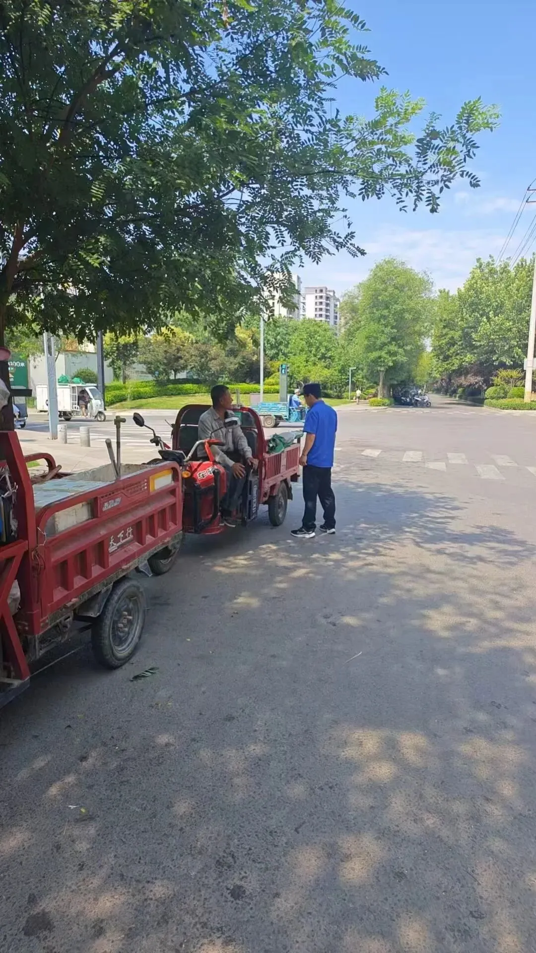 中考遇端午 城管坚守护芳华-第4张图片-四季读书网 中考遇端午 城管坚守护芳华-第4张图片-四季读书网